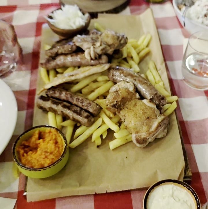 Karađorđeva šnicla s prilogom